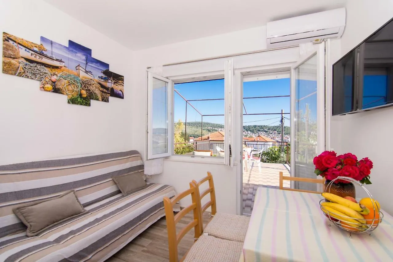 Apartments Silva Trogir 0*,